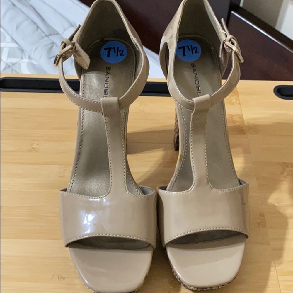Taupe t-strap pump